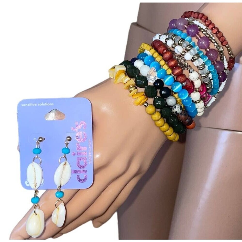 Women's bracelets lot of 12 stretch beaded & a pair of sea shell earrings beach